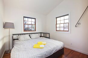Curtis Cottage · Berkeley Cottage, comfy, stylish, good wifi