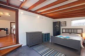 Curtis Cottage · Berkeley Cottage, comfy, stylish, good wifi