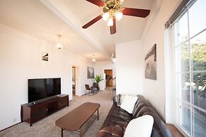 Large House on a Hill- 15 Min Walk 2 Bart