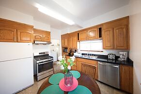 Large House on a Hill- 15 Min Walk 2 Bart