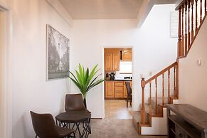 Large House on a Hill- 15 Min Walk 2 Bart