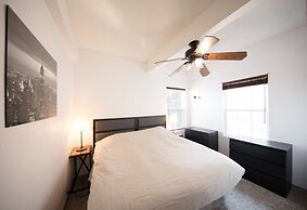 Large House on a Hill- 15 Min Walk 2 Bart