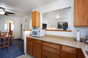 Convenient 2 bedroom, walk to Bart, 10 min to Berkeley