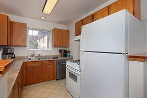 Convenient 2 bedroom, walk to Bart, 10 min to Berkeley