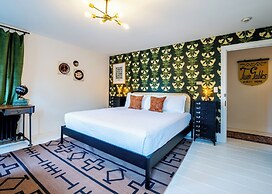 Twin Gables of Woodstock