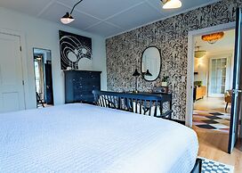 Twin Gables of Woodstock