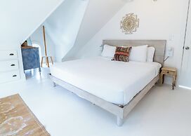 Twin Gables of Woodstock