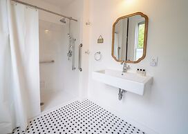 Twin Gables of Woodstock