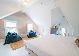 Twin Gables of Woodstock