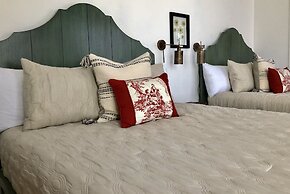 Twin Gables of Woodstock