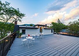 Twin Gables of Woodstock