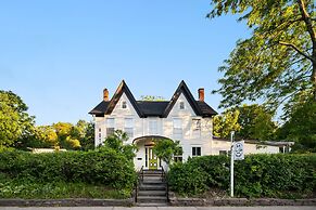 Twin Gables of Woodstock