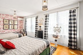 Twin Gables of Woodstock