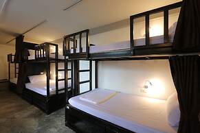 Balcony Party Hostel Beachfront - Adults Only