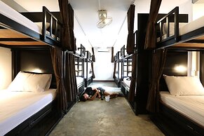 Balcony Party Hostel Beachfront - Adults Only