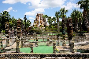 2633 Trafalgar Village