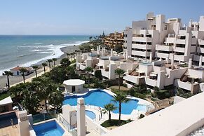 Frontline Penthouse With Private Pool