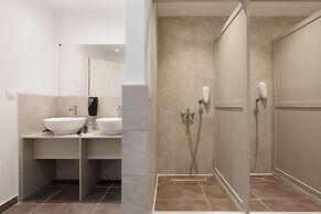 Local Hostel & Suites