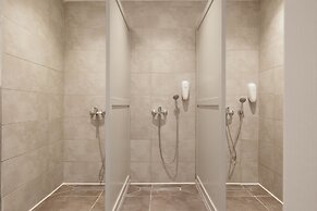 Local Hostel & Suites