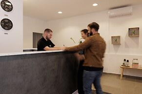 Local Hostel & Suites