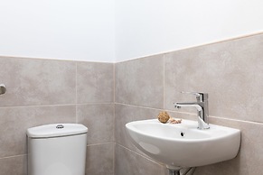 Local Hostel & Suites