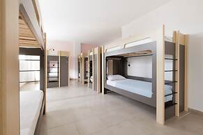 Local Hostel & Suites