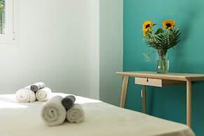 Local Hostel & Suites