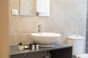 Local Hostel & Suites