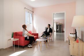 Local Hostel & Suites