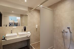 Local Hostel & Suites