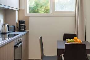 Local Hostel & Suites