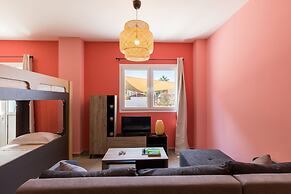 Local Hostel & Suites