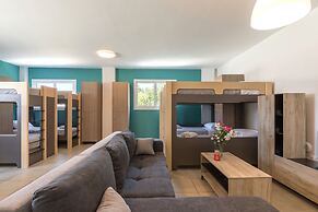 Local Hostel & Suites