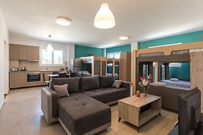 Local Hostel & Suites