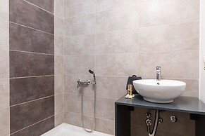 Local Hostel & Suites