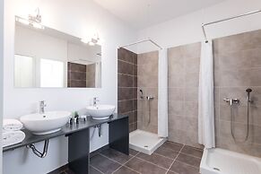 Local Hostel & Suites