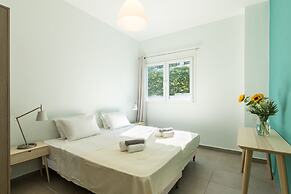 Local Hostel & Suites