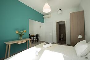 Local Hostel & Suites