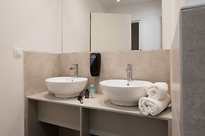 Local Hostel & Suites