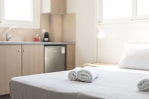 Local Hostel & Suites