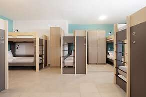 Local Hostel & Suites