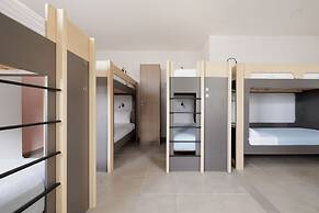 Local Hostel & Suites