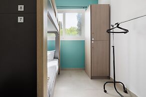 Local Hostel & Suites