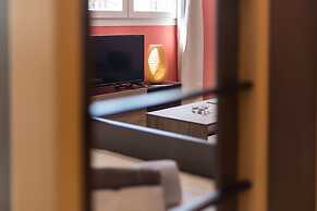 Local Hostel & Suites