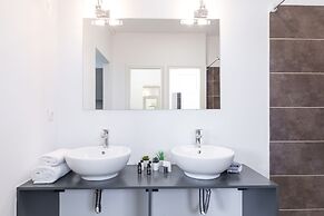 Local Hostel & Suites