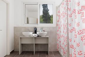 Local Hostel & Suites