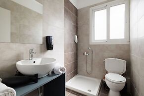 Local Hostel & Suites