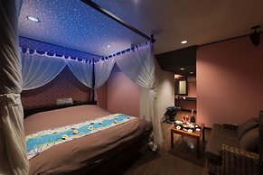 alo alo - Adults Only