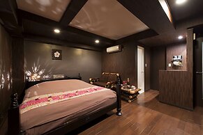 alo alo - Adults Only