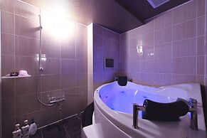 alo alo - Adults Only